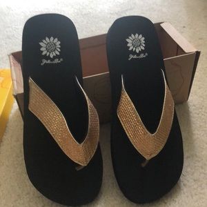 Yellow Box Gold NWT